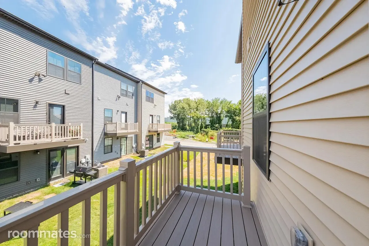 Profile photo 6 of 9