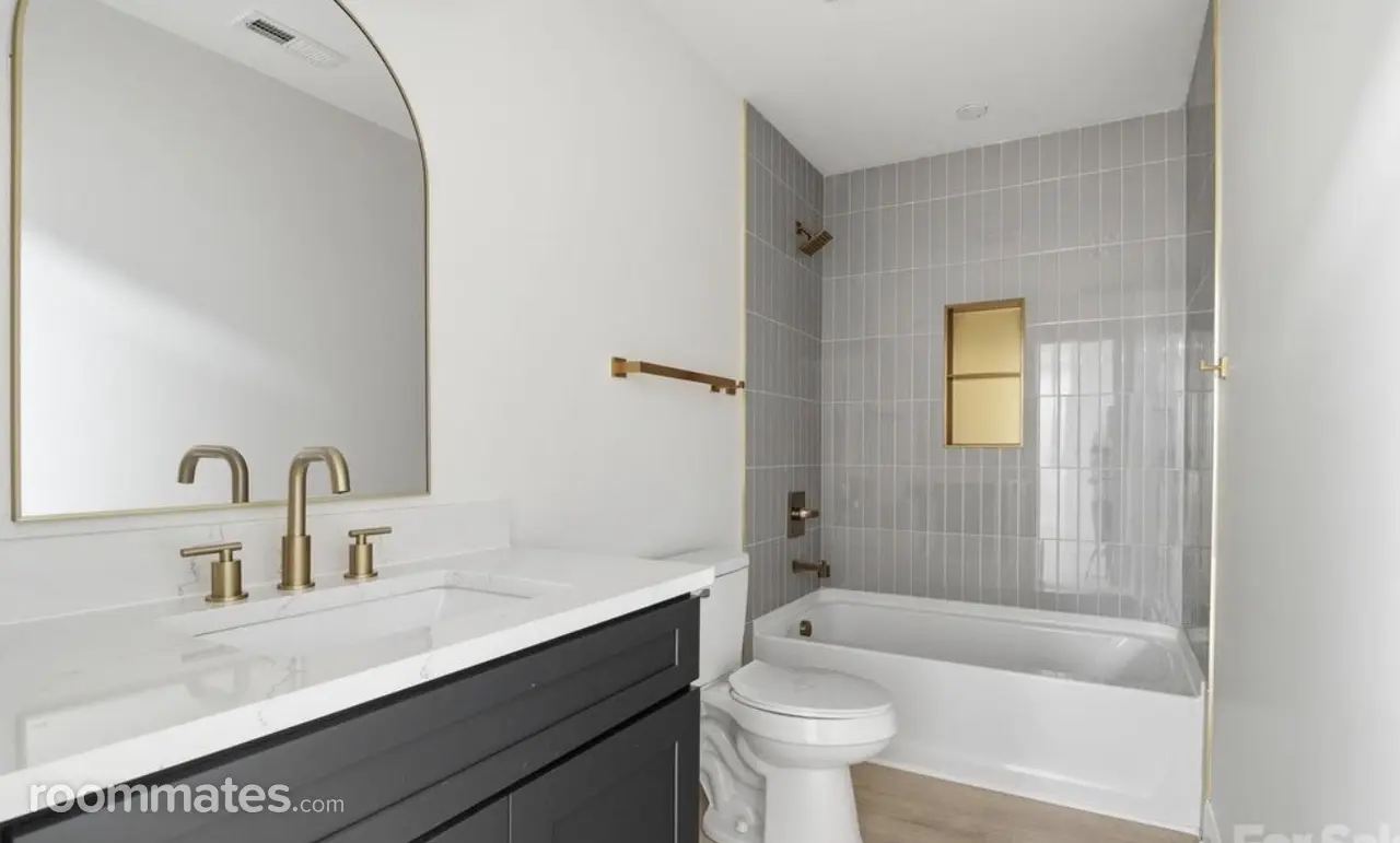 Profile photo 6 of 7