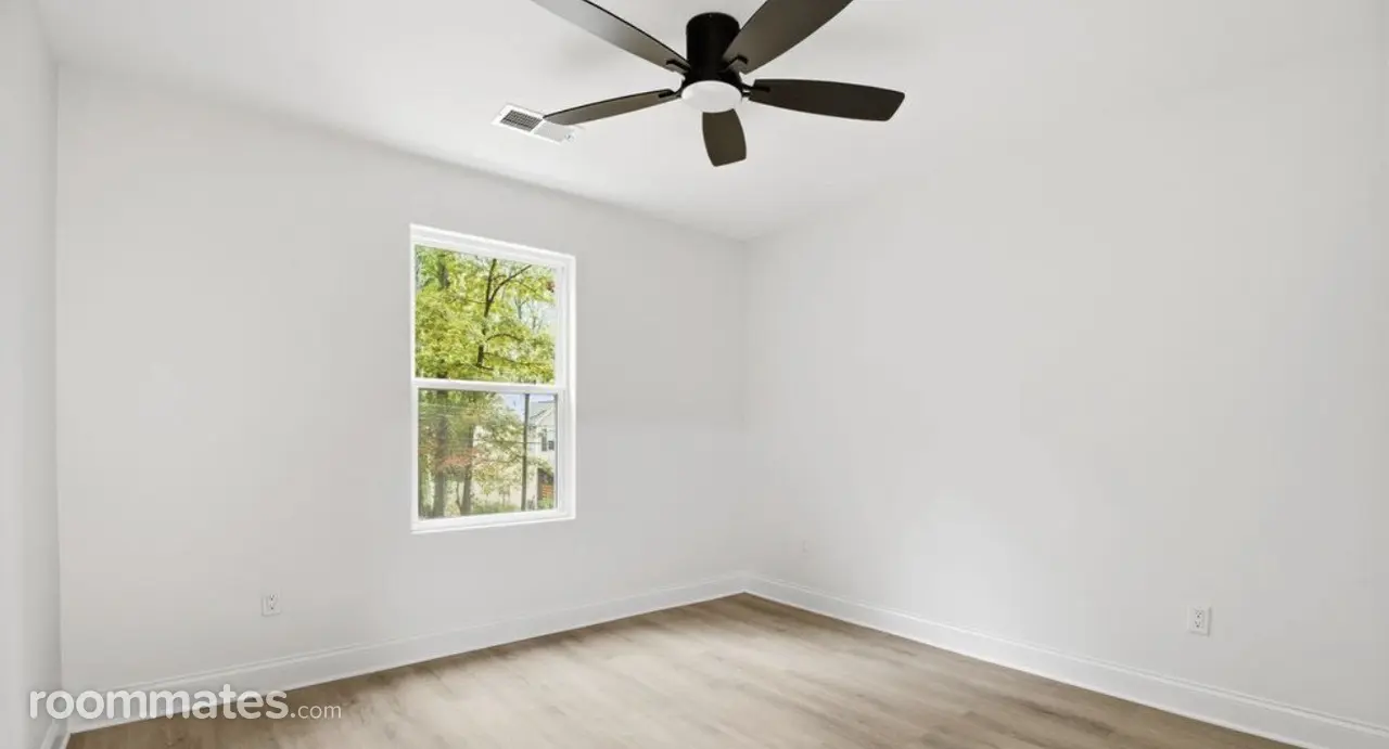 Profile photo 3 of 7