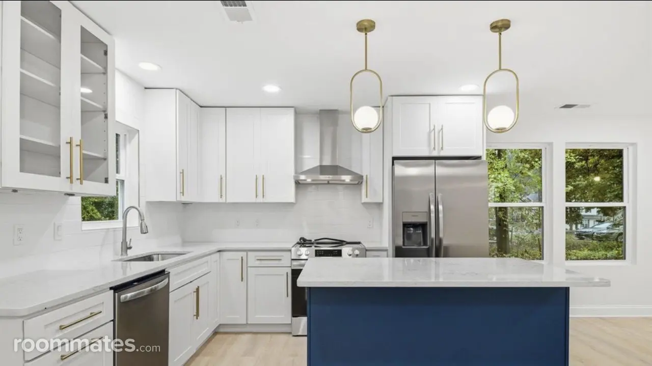 Profile photo 1 of 7