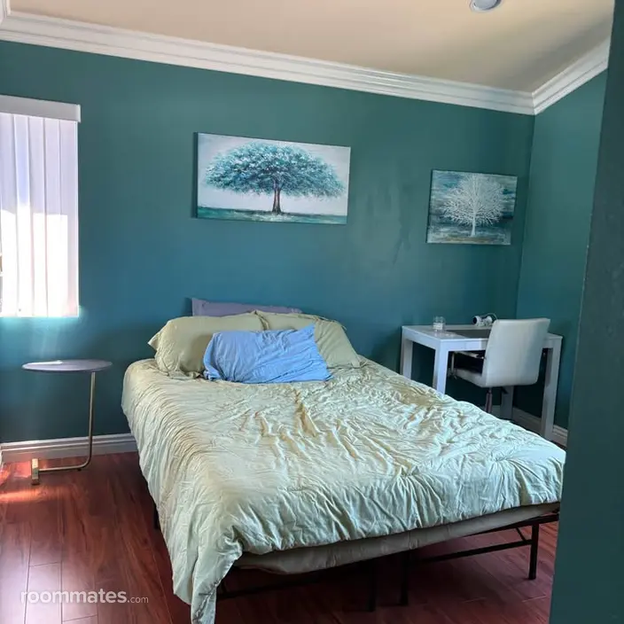 Room for rent in Van Nuys, CA $1300, condo
