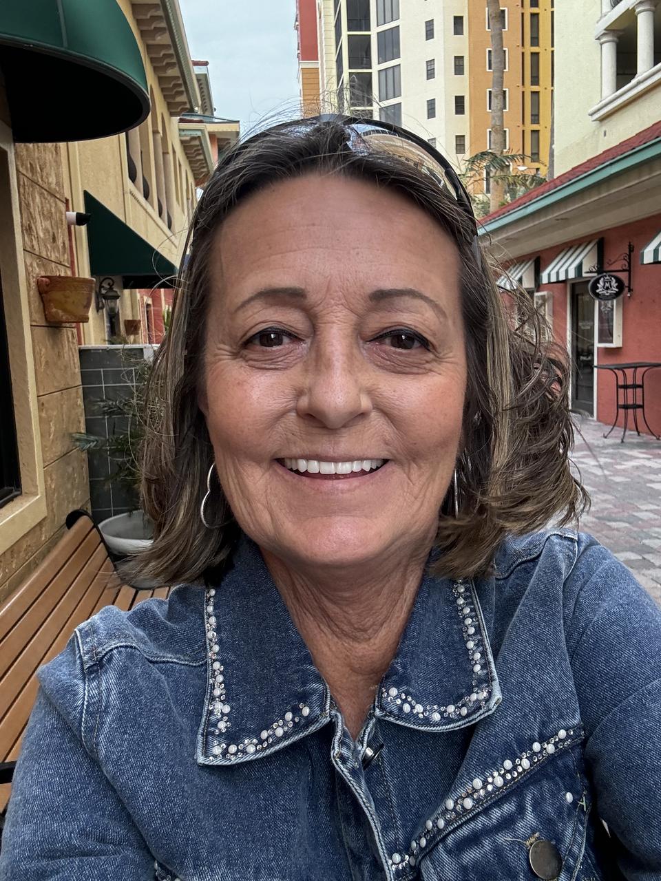 Profile photo 16 of 17