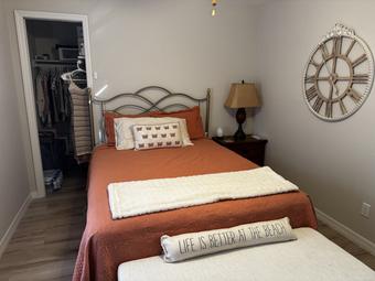 Room for rent in Cape Coral, FL $925, condo