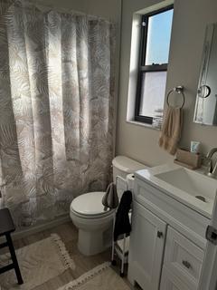 Room for rent in Cape Coral, FL $925, condo