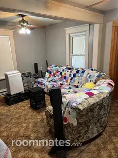 Room for rent in Chicopee, MA $800, house