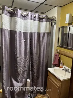 Room for rent in Chicopee MA $800, house