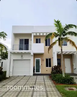 Room for rent in Doral FL $1400, townhouse