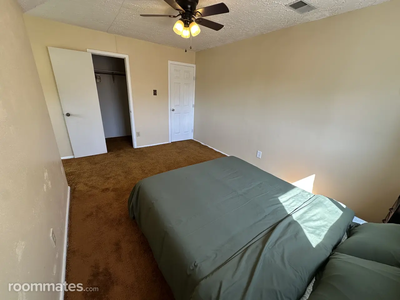 Profile photo 3 of 6