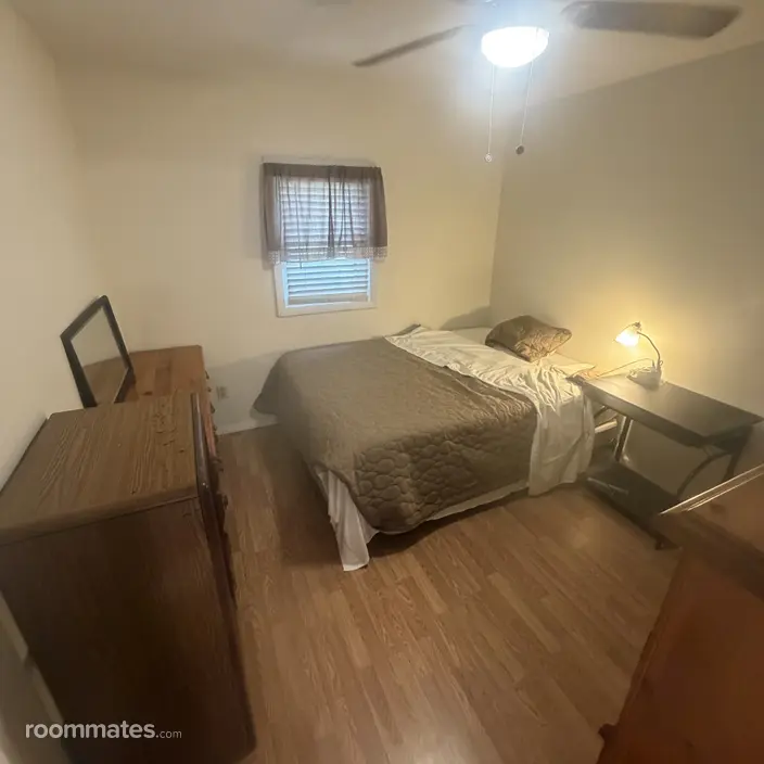 Room for rent in Waterbury, CT $1000, house
