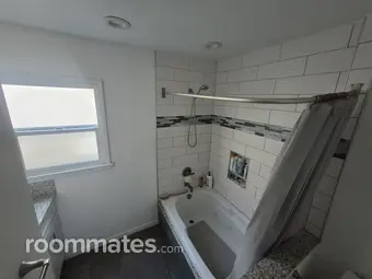 Room for rent in Long Beach, CA $1100, house