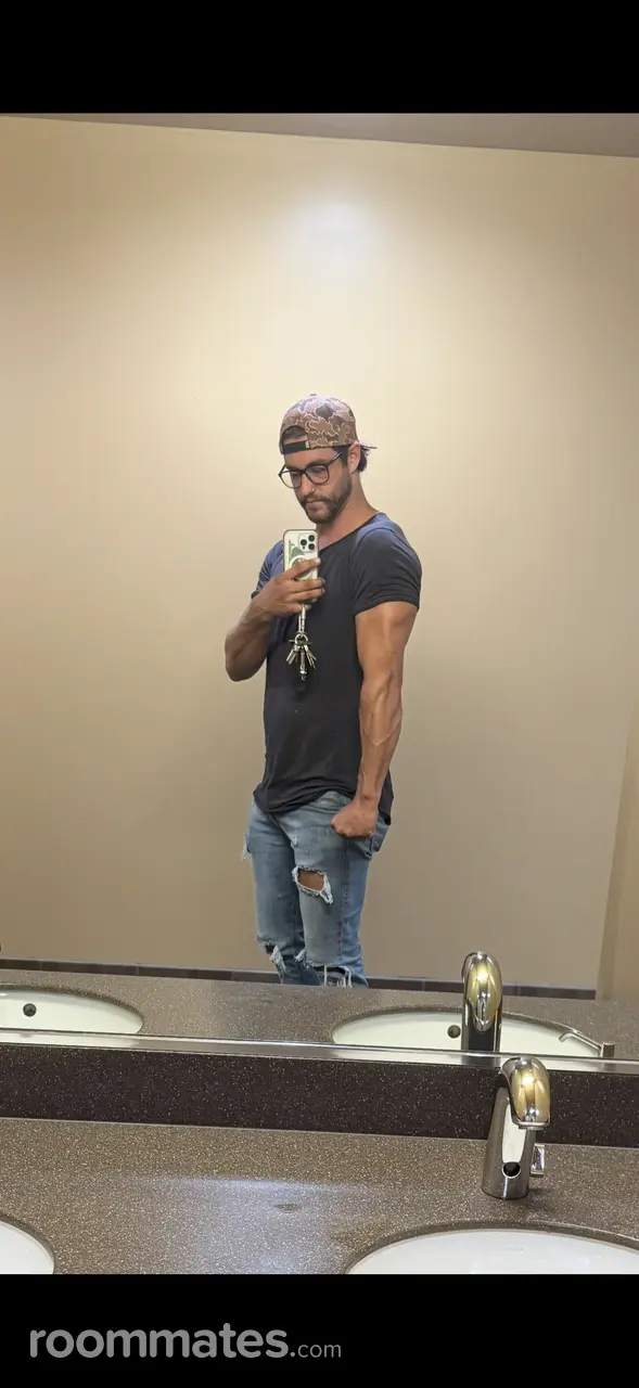 Profile photo 11 of 12