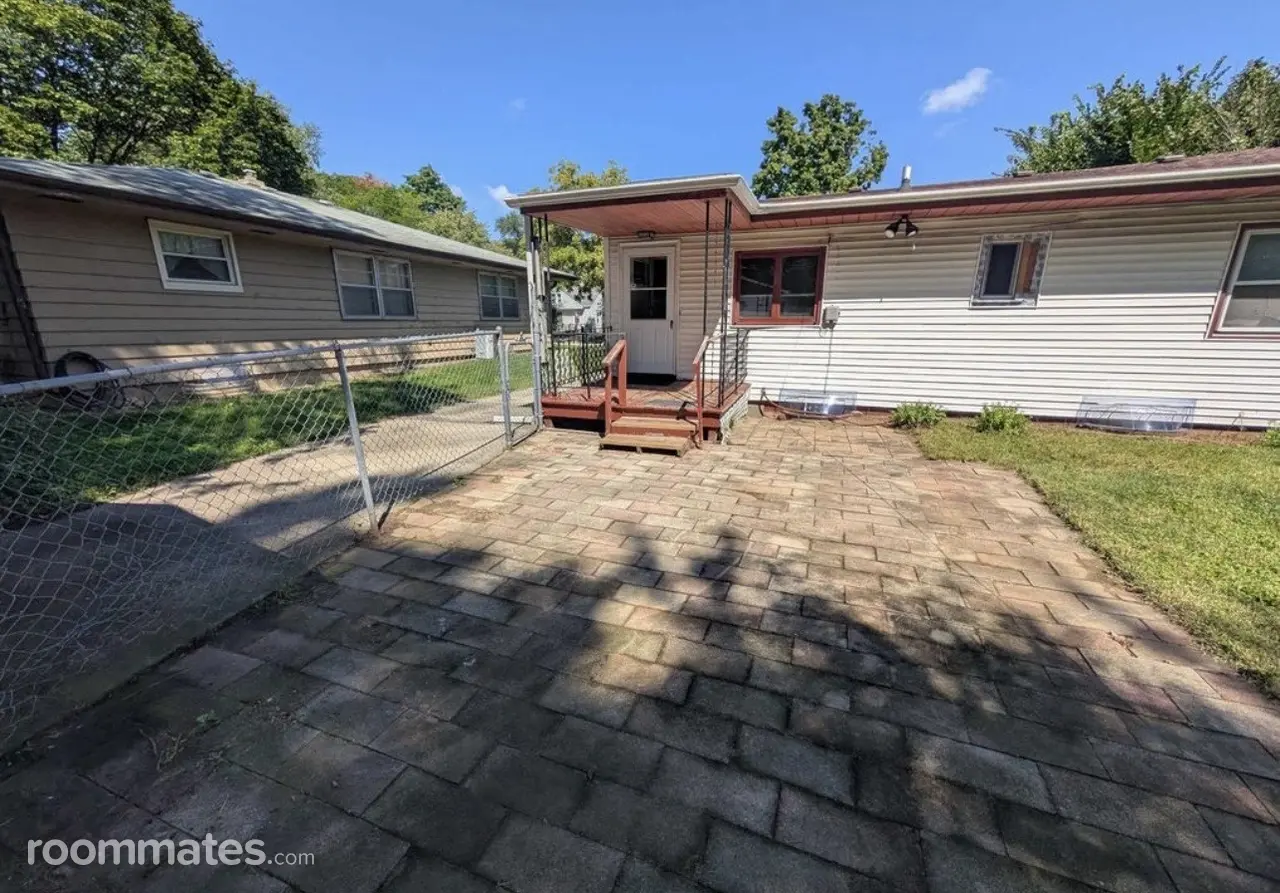 Profile photo 3 of 11