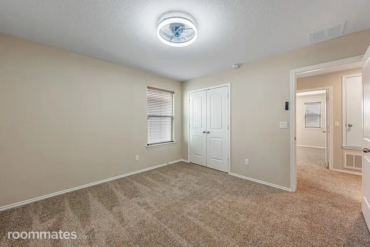 Profile photo 6 of 17