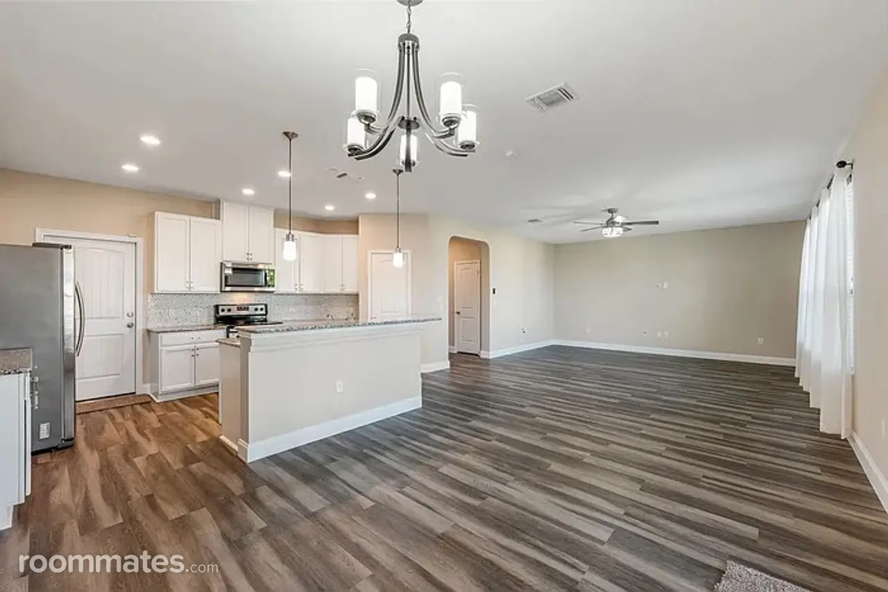 Profile photo 4 of 17