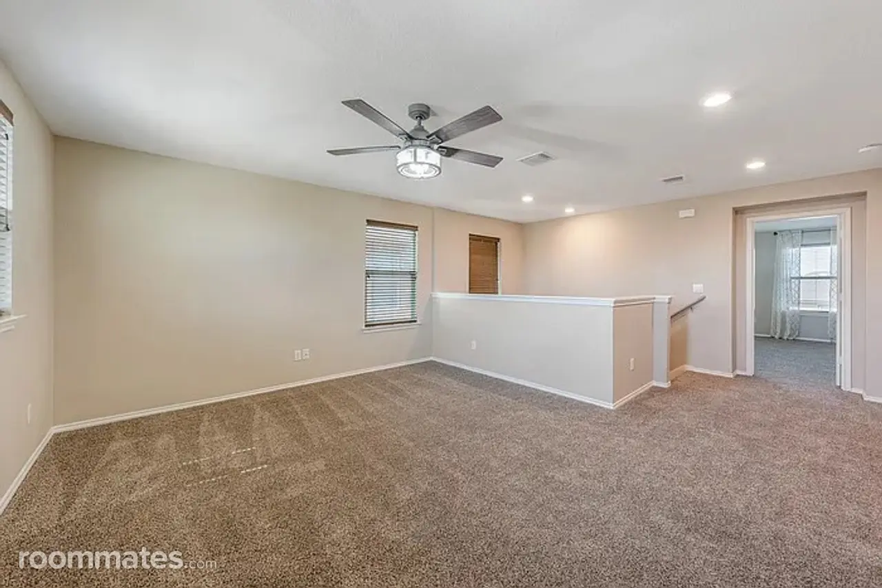 Profile photo 10 of 17