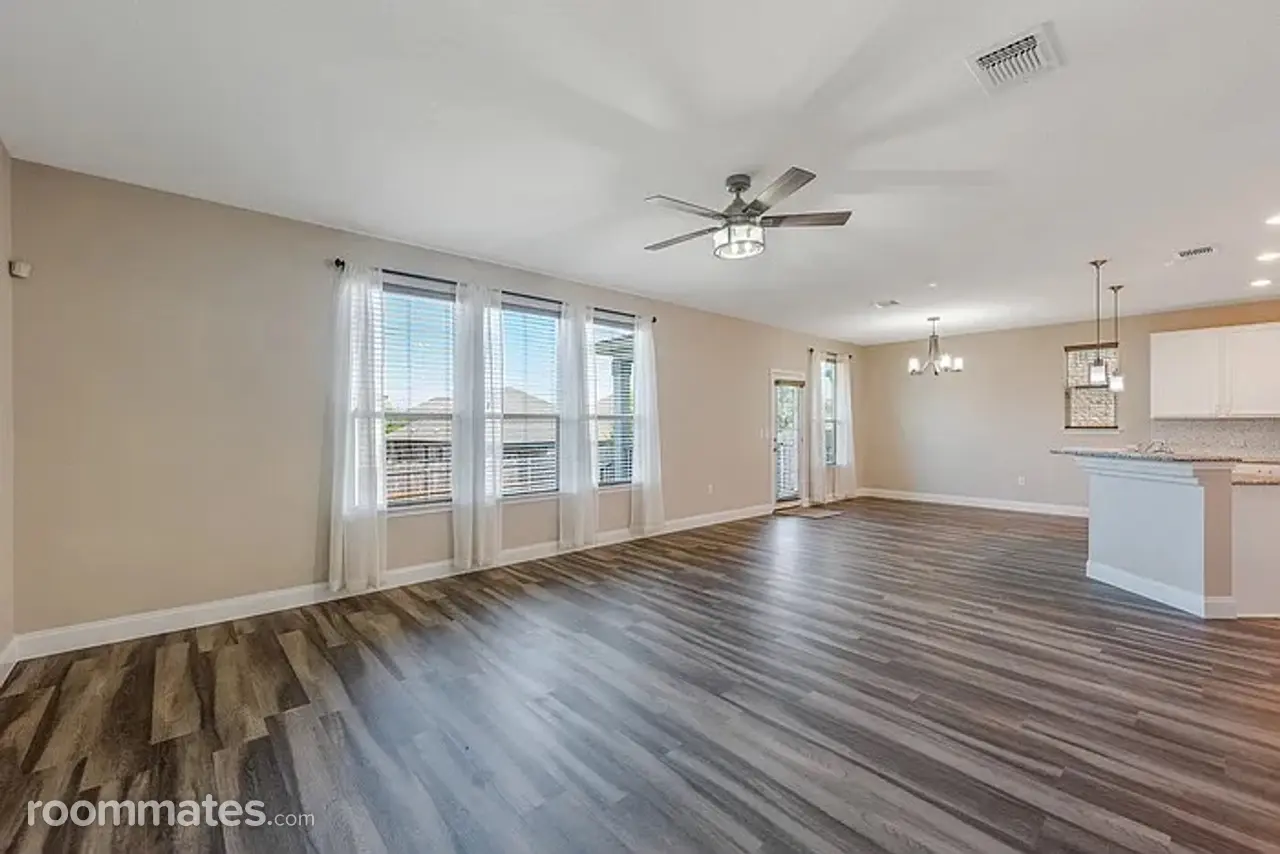 Profile photo 8 of 17