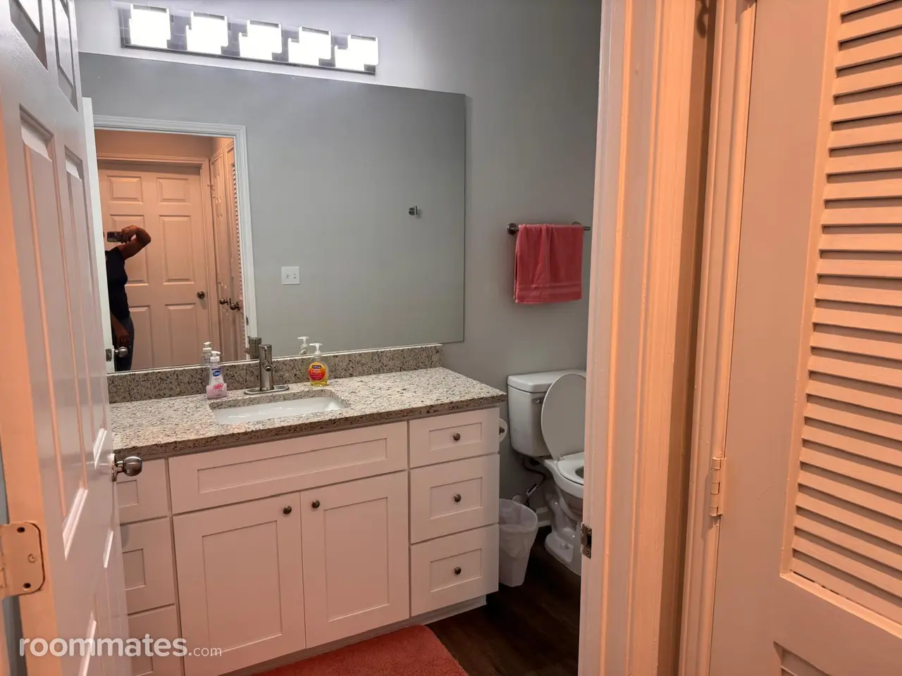 Profile photo 7 of 11