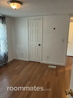 Room for rent in Sorrento FL $500, house