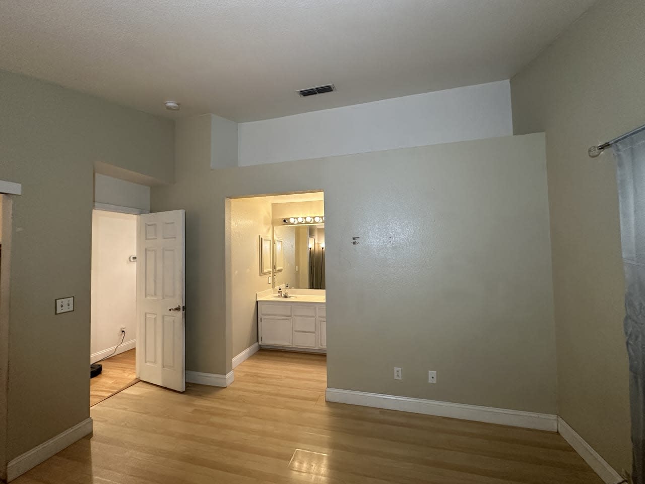 Profile photo 8 of 10