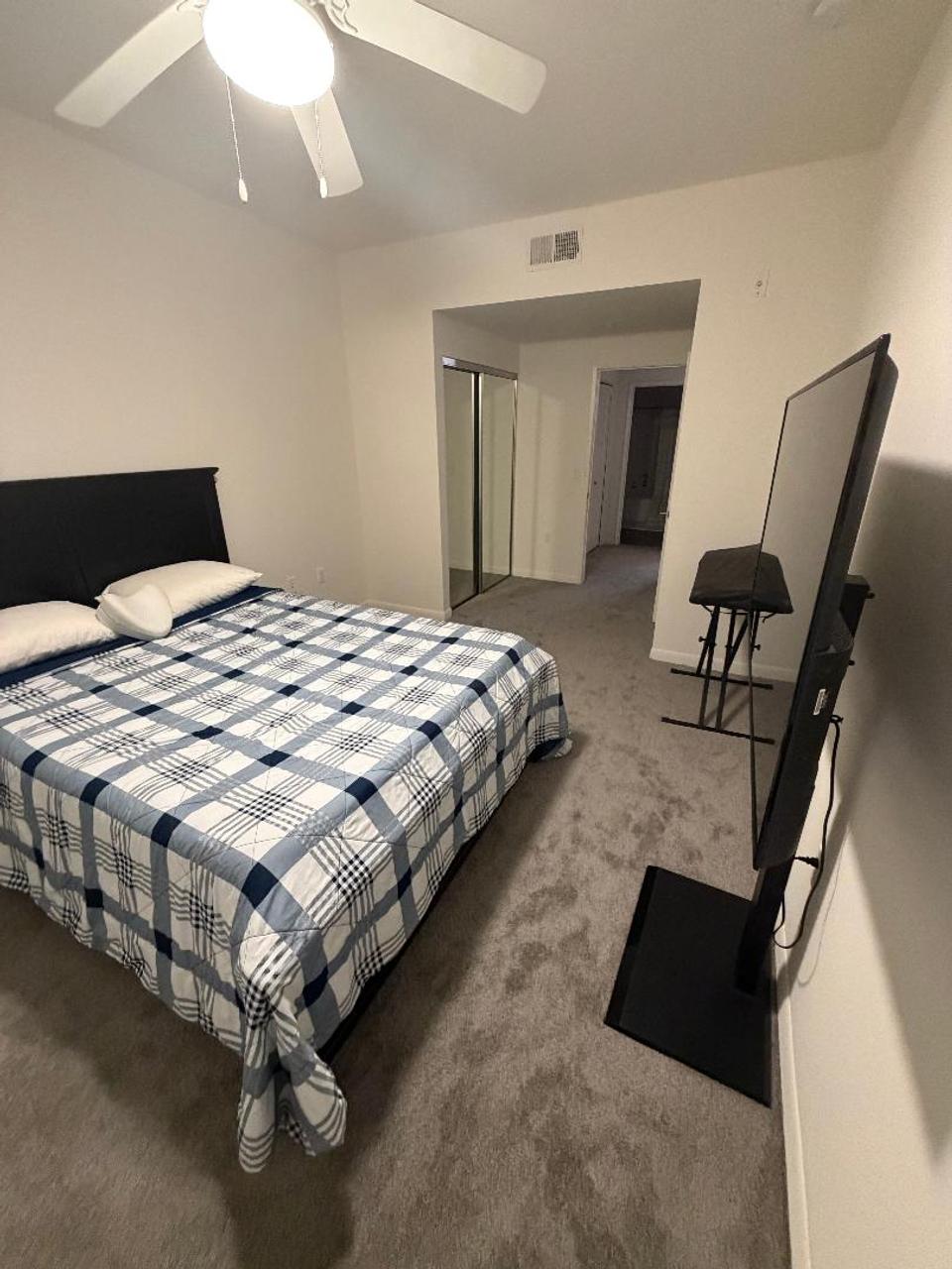 Profile photo 3 of 10