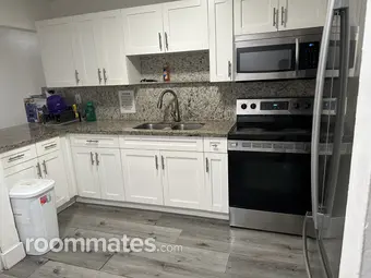 Room for rent in North Miami Beach, FL $950, other