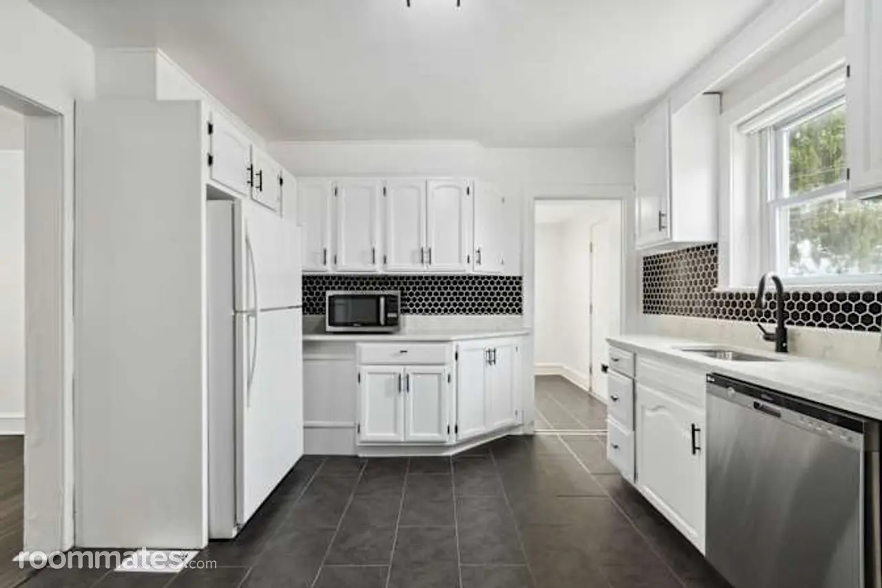 Profile photo 1 of 11