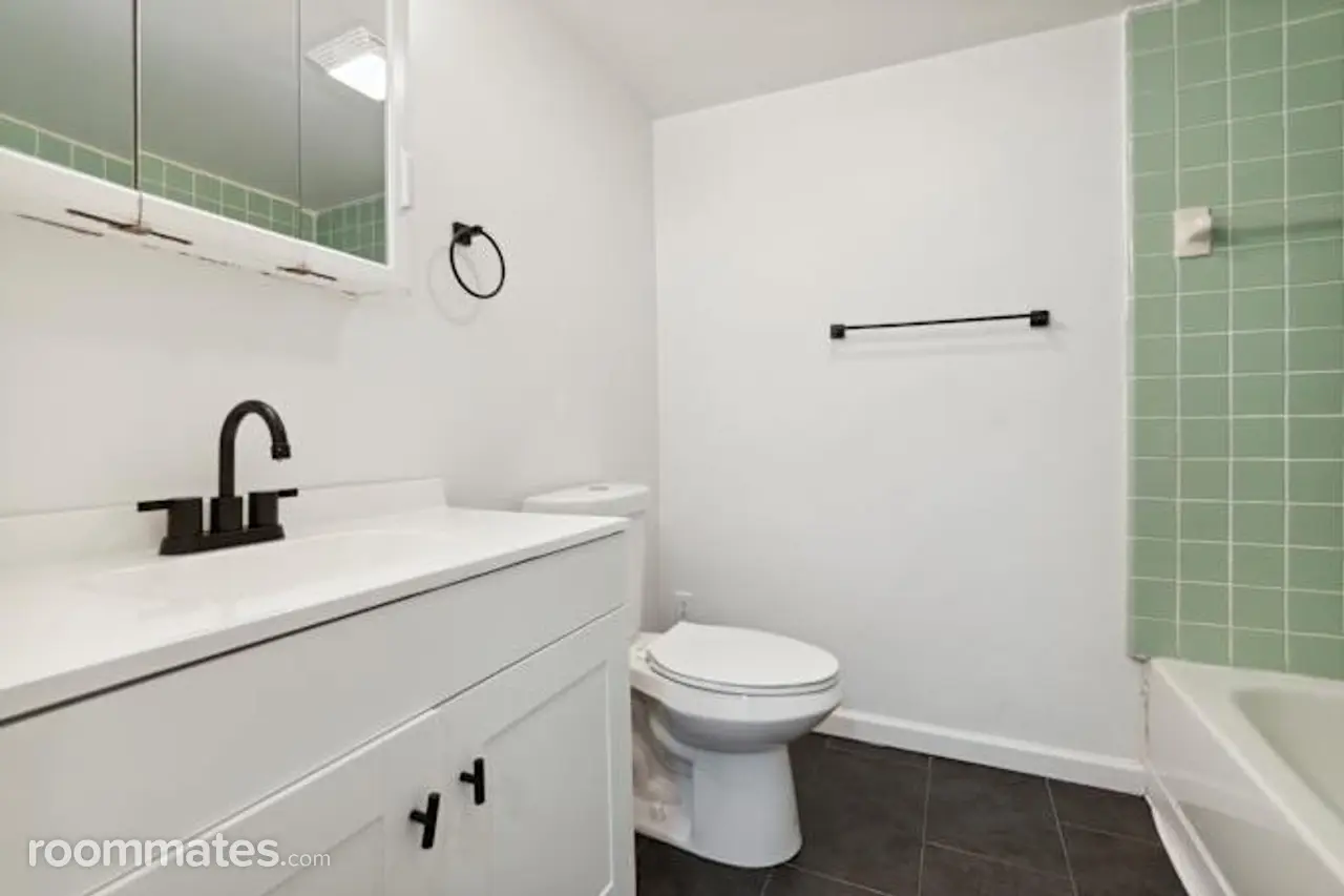 Profile photo 7 of 11