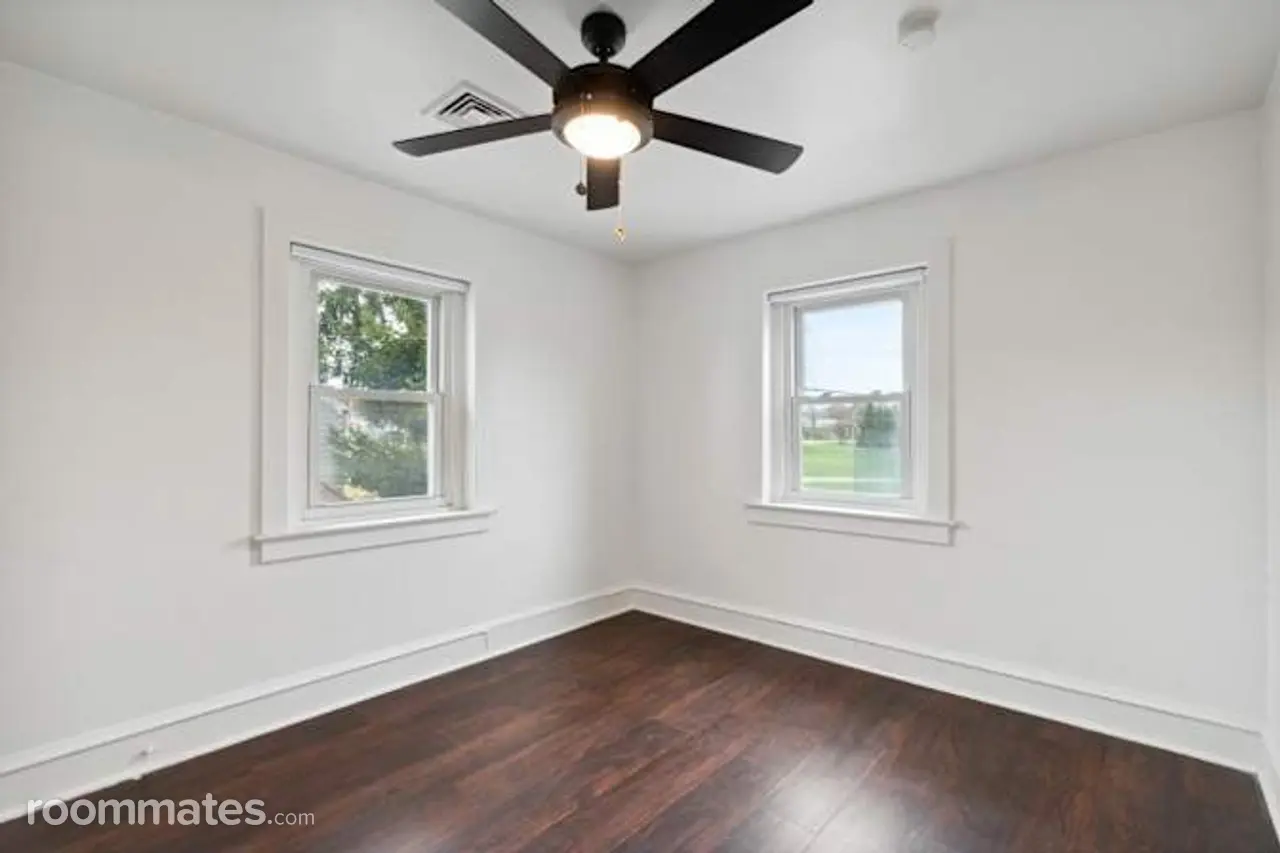 Profile photo 10 of 11