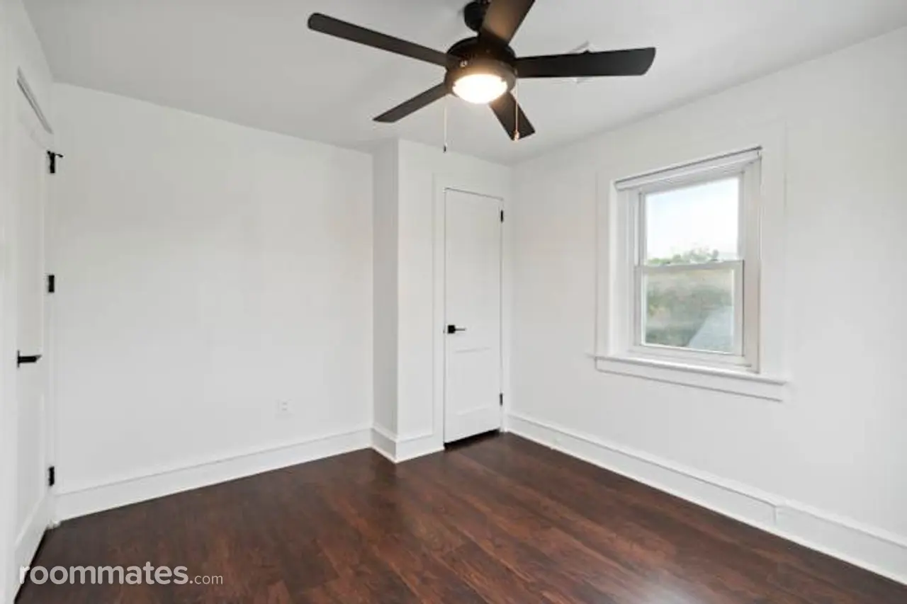 Profile photo 8 of 11