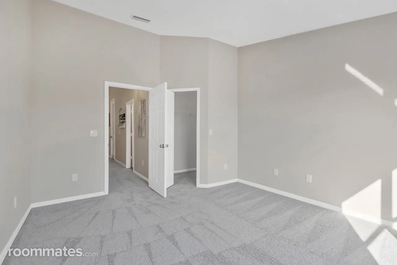 Profile photo 10 of 16