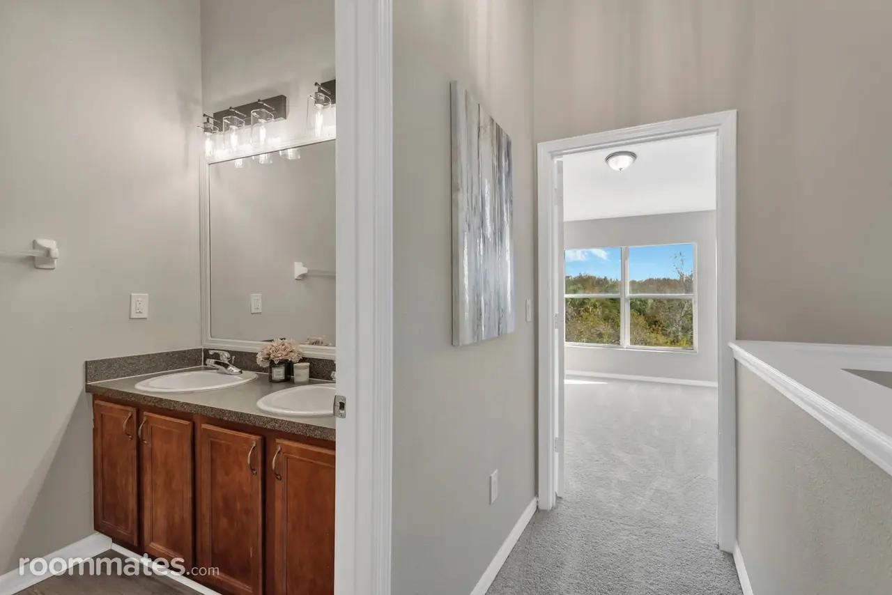 Profile photo 7 of 16