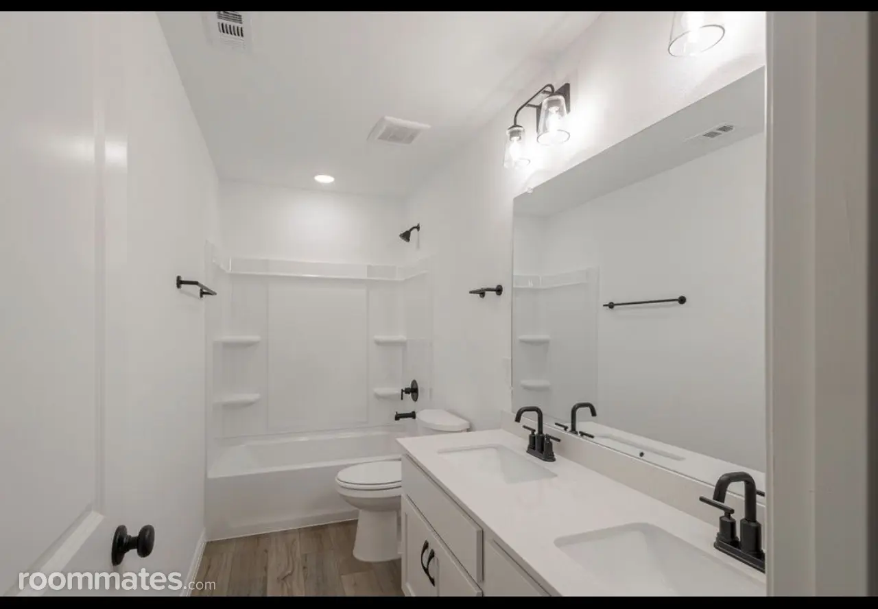 Profile photo 8 of 13