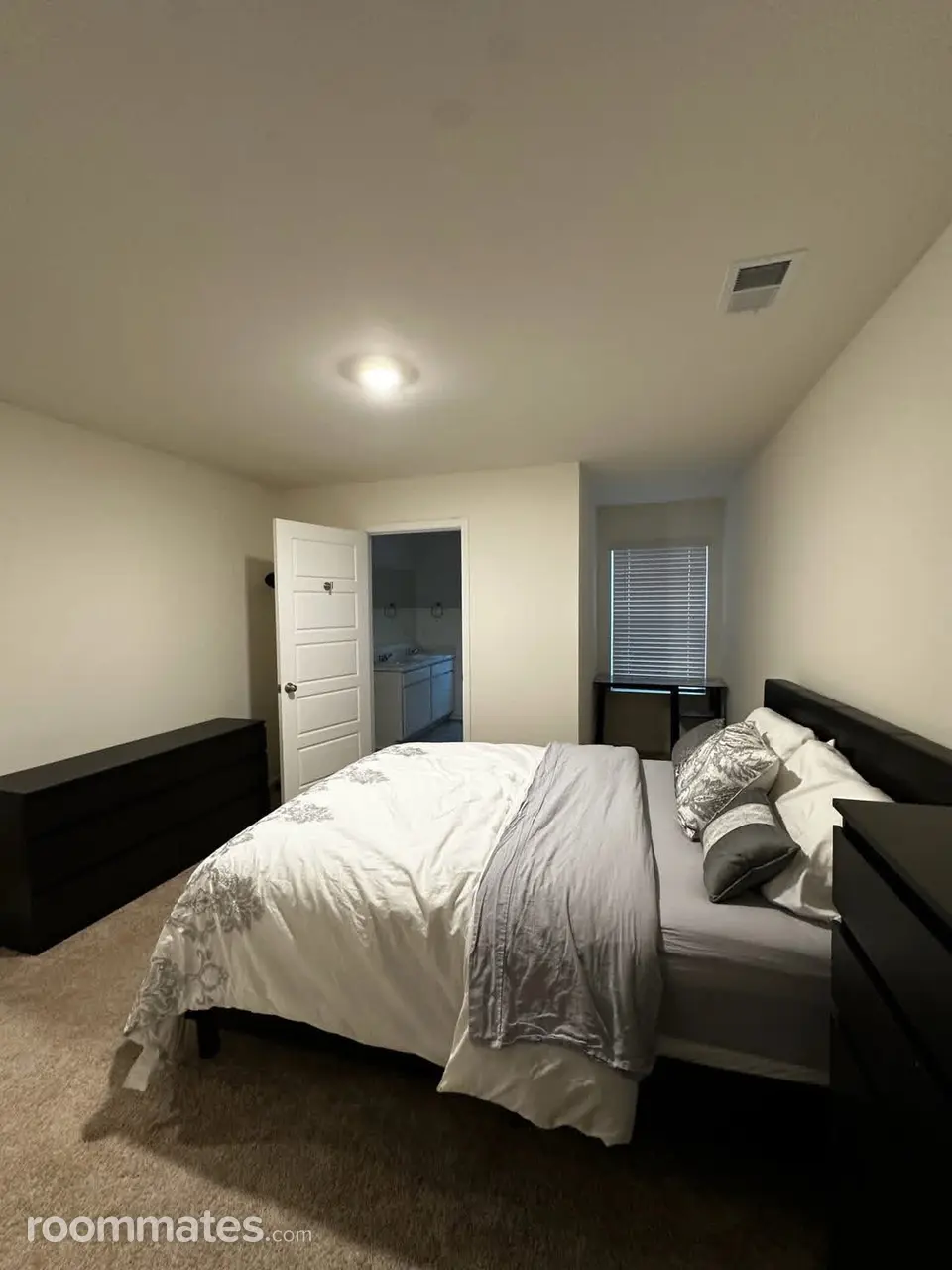 Profile photo 3 of 6