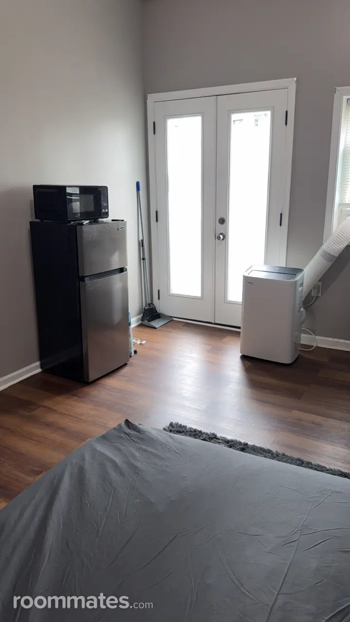 Profile photo 7 of 8