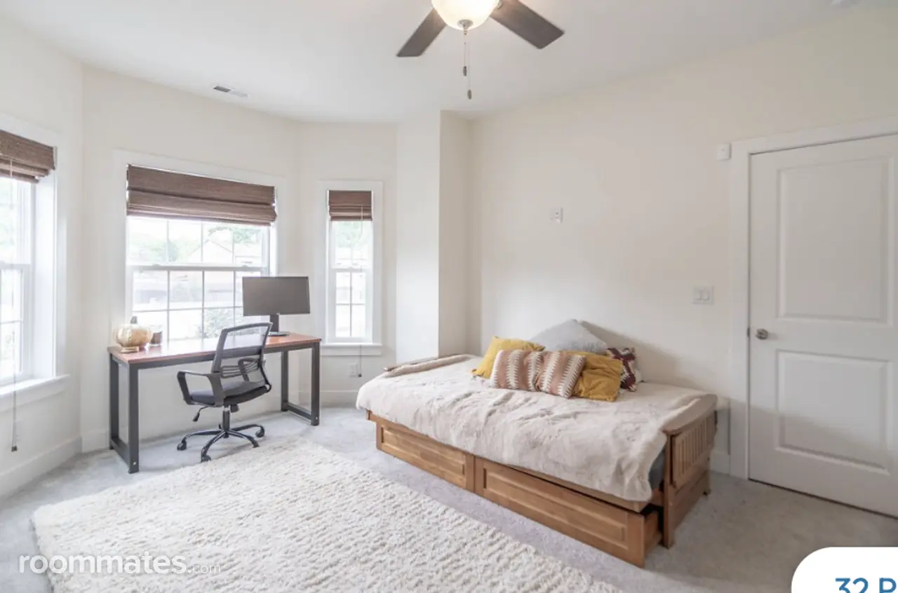 Profile photo 1 of 11