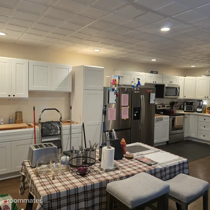 Roommate looking Babylon, NY, $1400