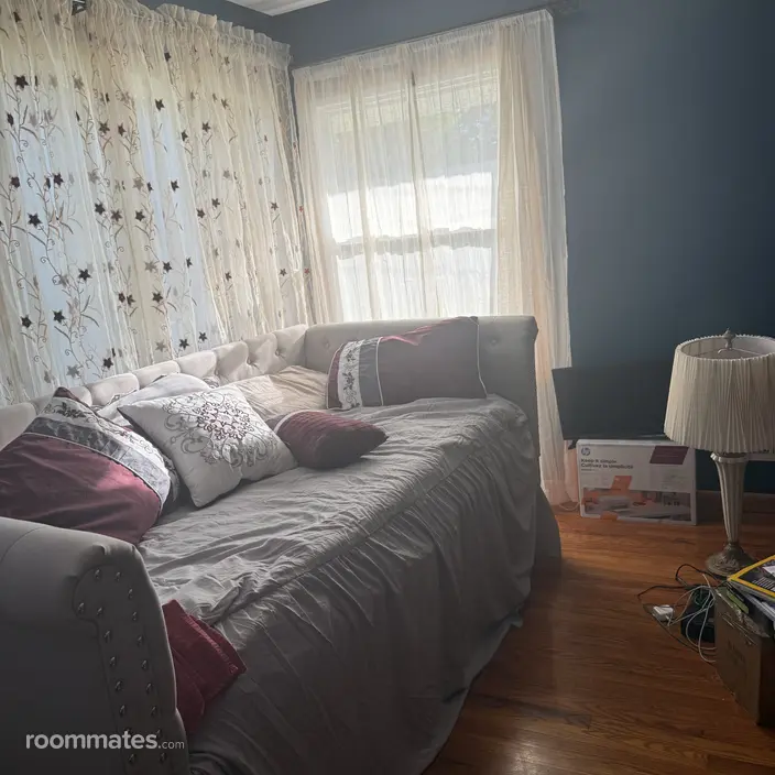 Room for rent in Akron, OH $600, house