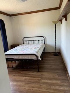 Room for rent in North Hills, CA $1000, house