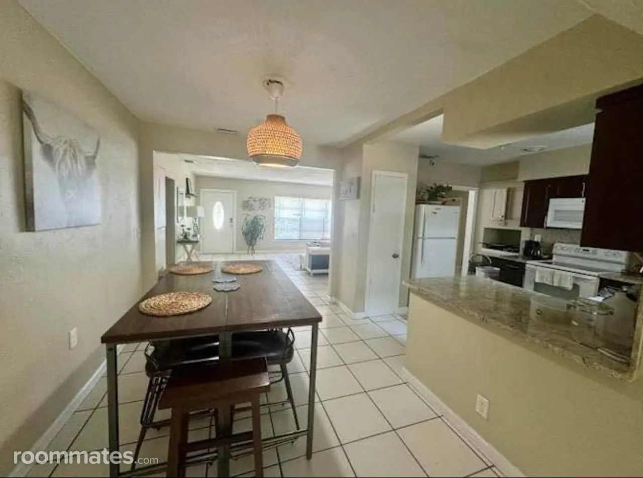 Room for rent in Fort Lauderdale FL $1000, house