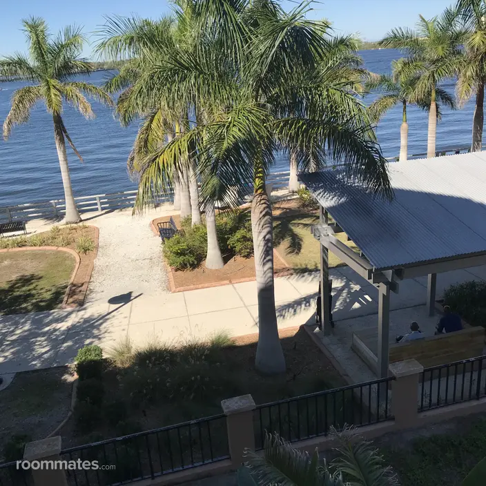 Room for rent in Bradenton, FL $1000, condo