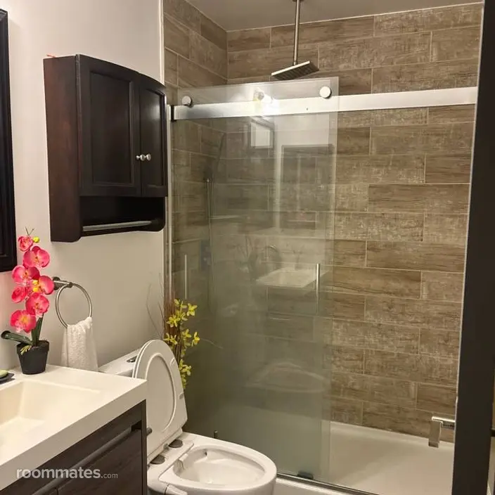 Room for rent in Canoga Park CA $900, condo