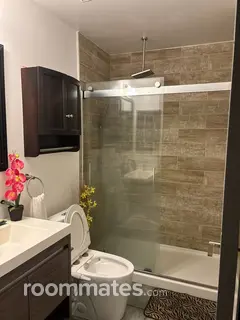 Room for rent in Canoga Park CA $900, condo