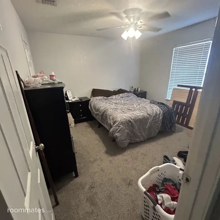 Room for rent in San Antonio, TX $750, house