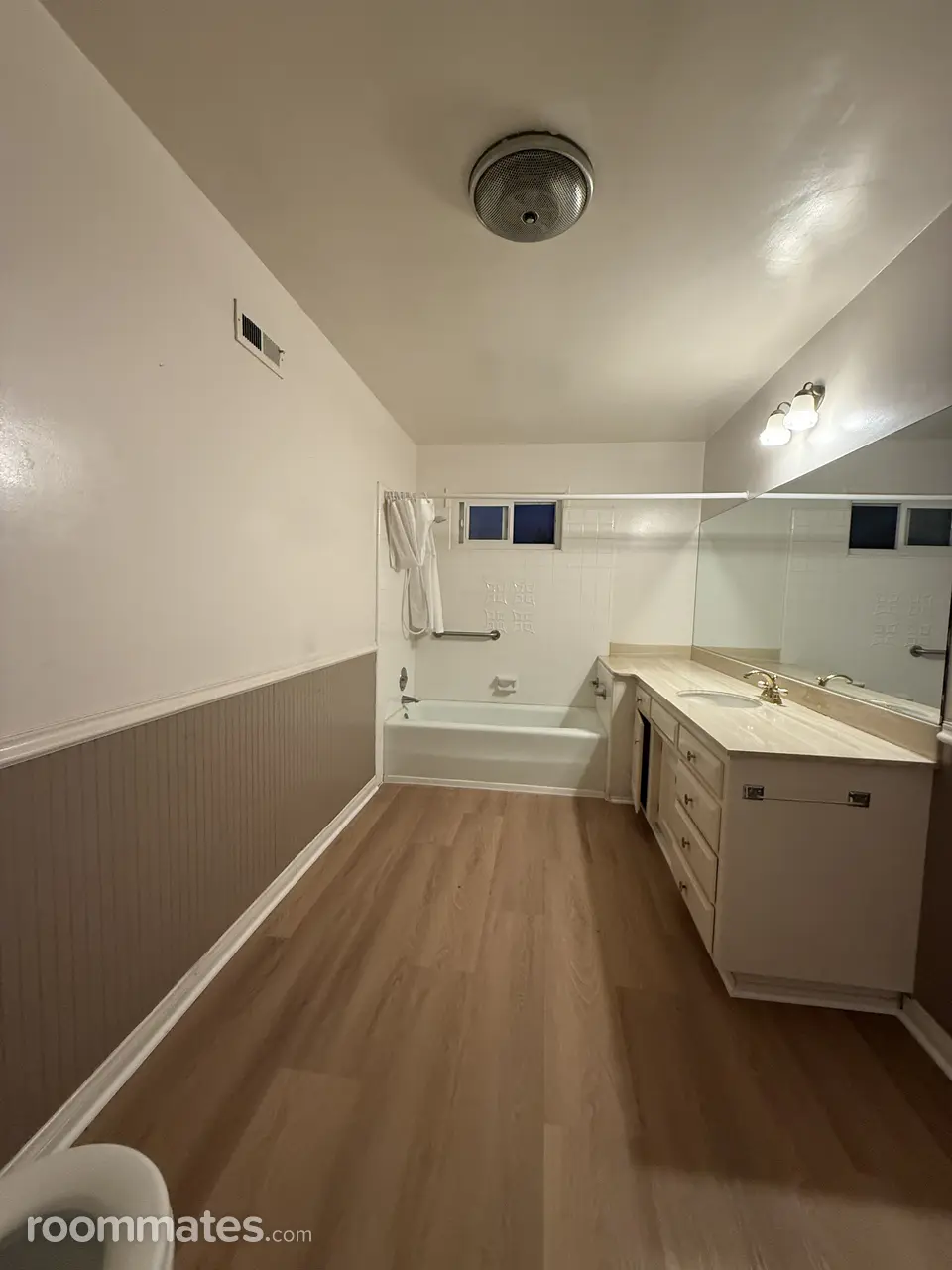 Profile photo 1 of 4