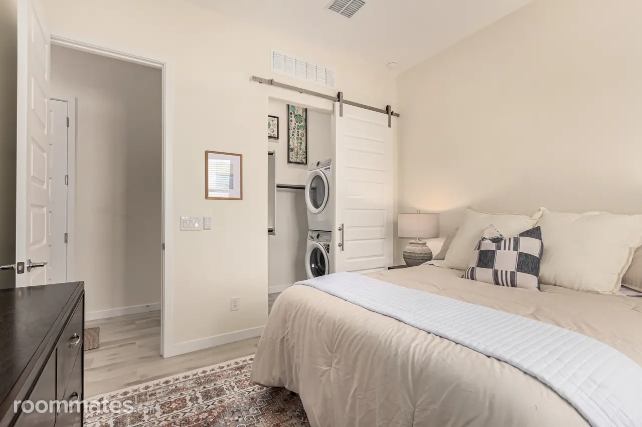 Profile photo 5 of 9