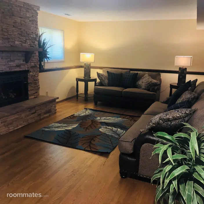 Room for rent in Colorado Springs, CO $925, house