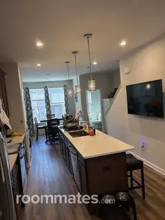 Room for rent in Hyattsville MD $1350, townhouse