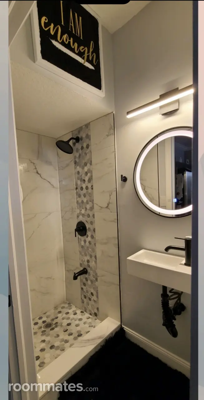 Profile photo 6 of 12