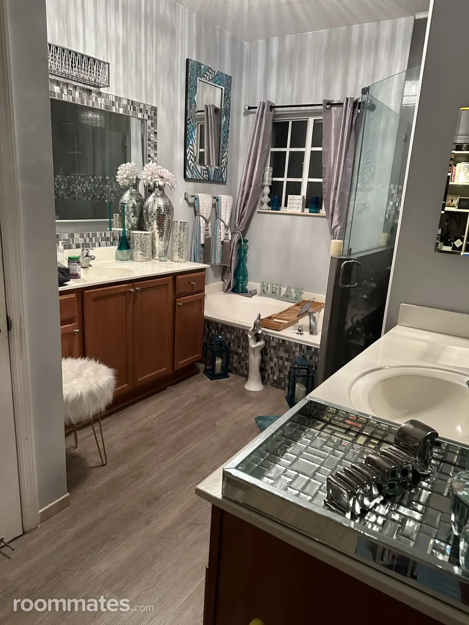 Profile photo 7 of 12