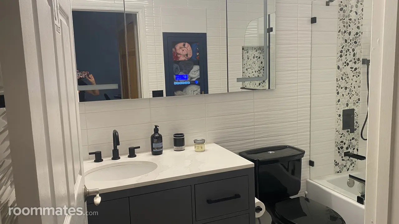 Profile photo 4 of 16